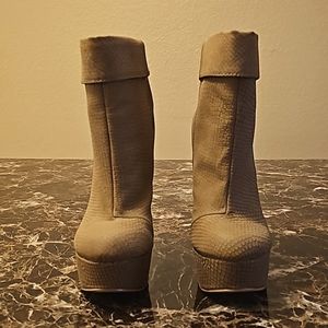 JustFab Brown booties size 5.5